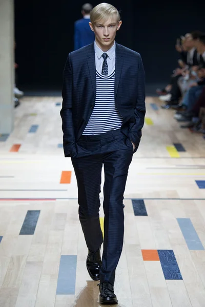 Look 9
